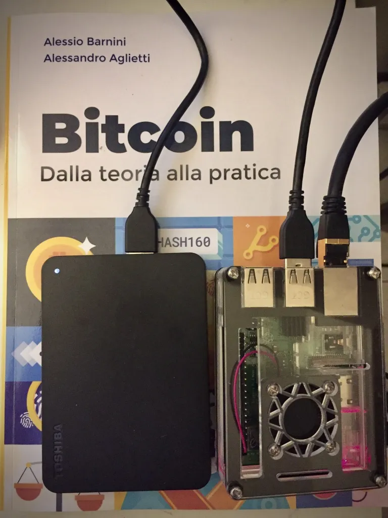 Setup finale: Raspberry + case + alimentatore + HDD +tappetino